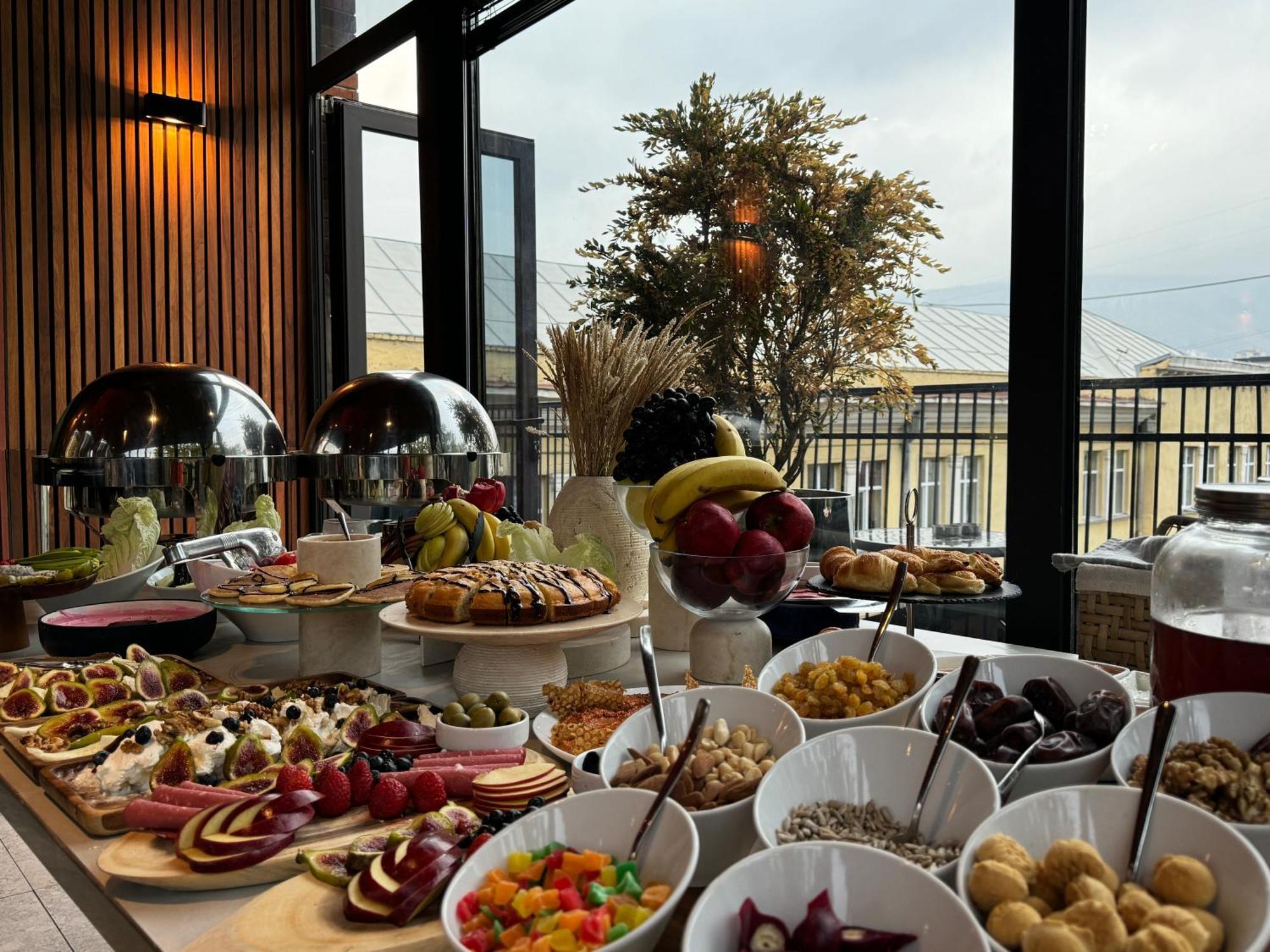 Tbilisi Edition - Design Hotel & Private Spa Экстерьер фото